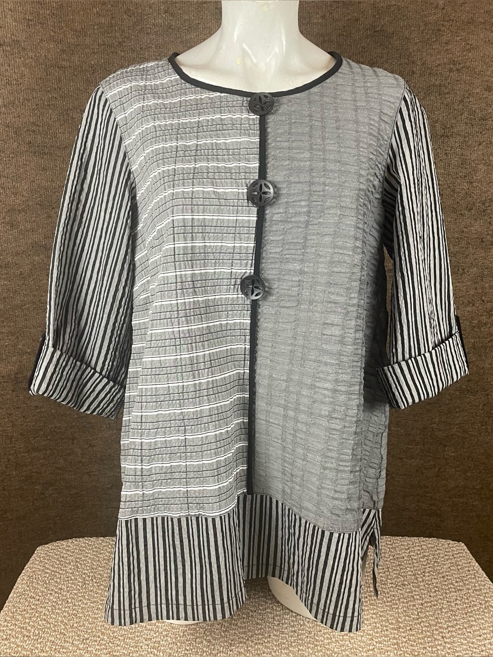 Ali Miles Tunic Top Medium Textured Gray Black Button Up Art To Wear 235